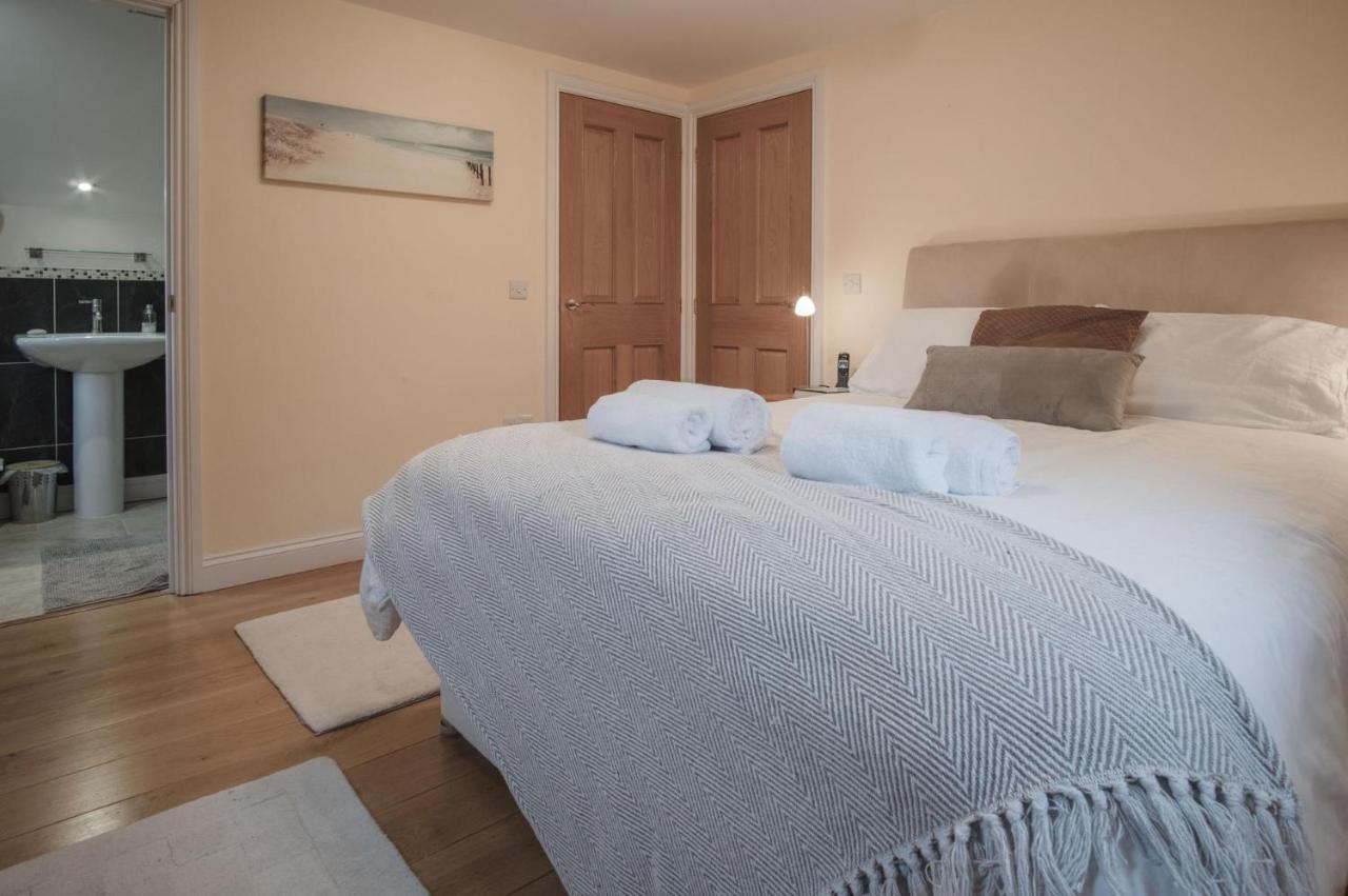 Llais Afon - 3 Bedroom Holiday Home - Фишгард Экстерьер фото